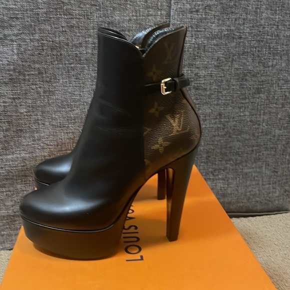Louis Vuitton Boots - Picture 5 of 8